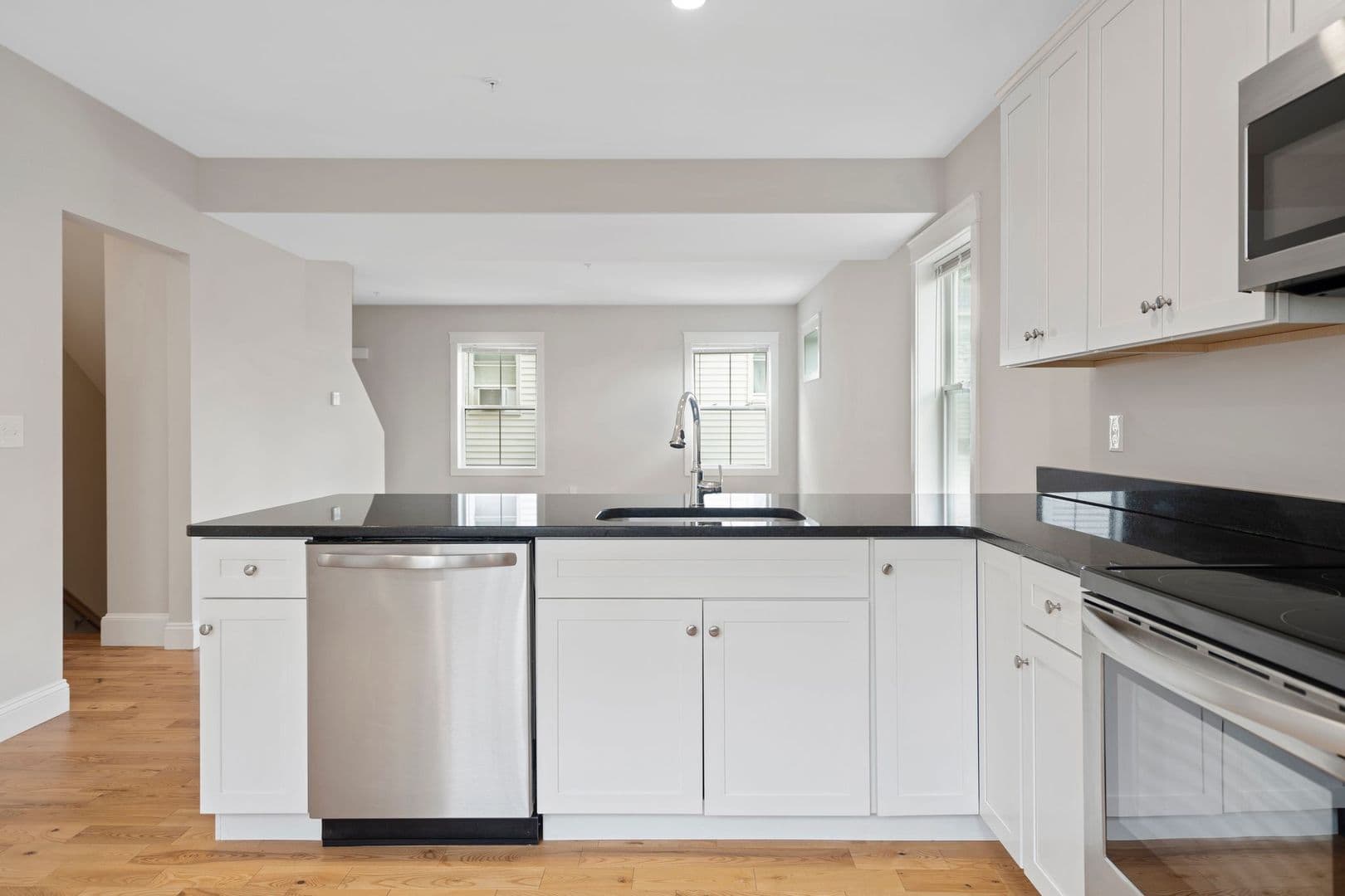 Dover Apartment: 15 Mechanic St
