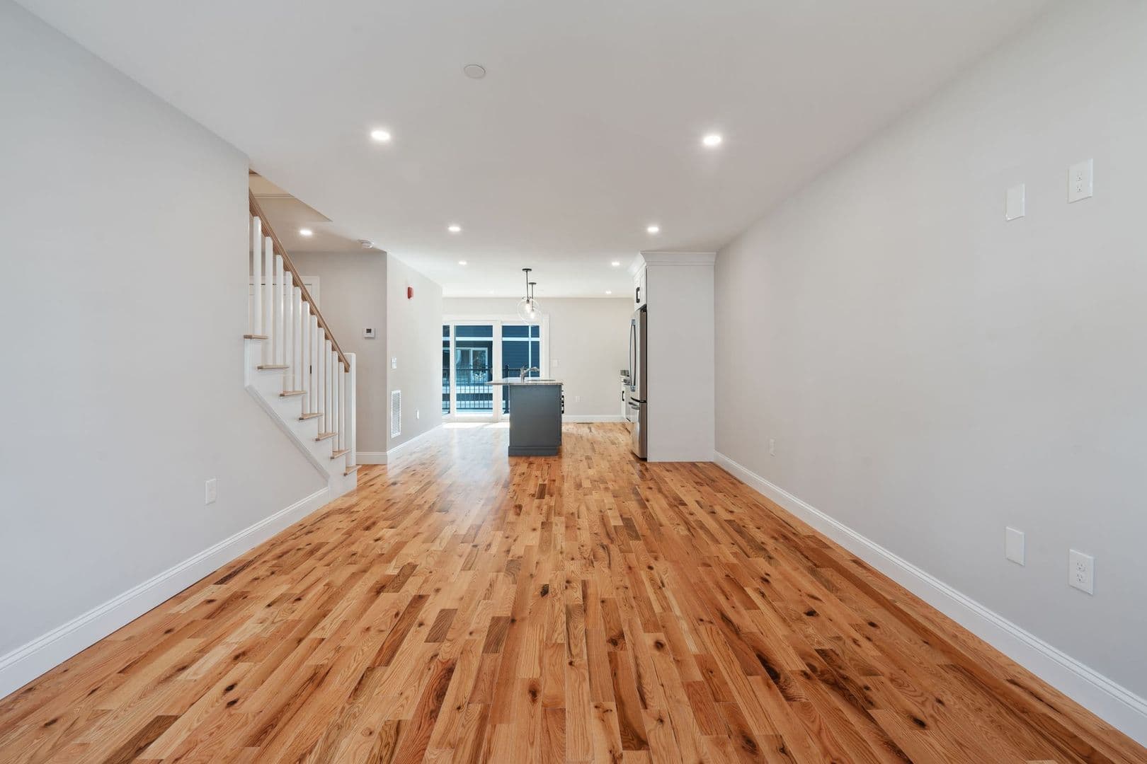 Portsmouth Apartment: 951 Peverly Hill Road