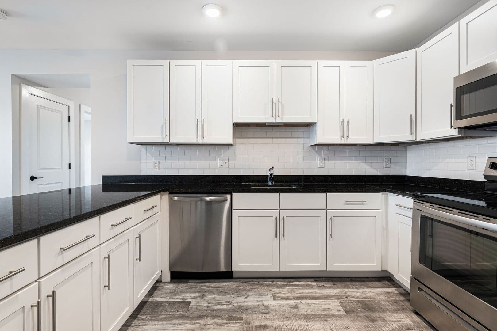 Dover Apartment: 21 Third St