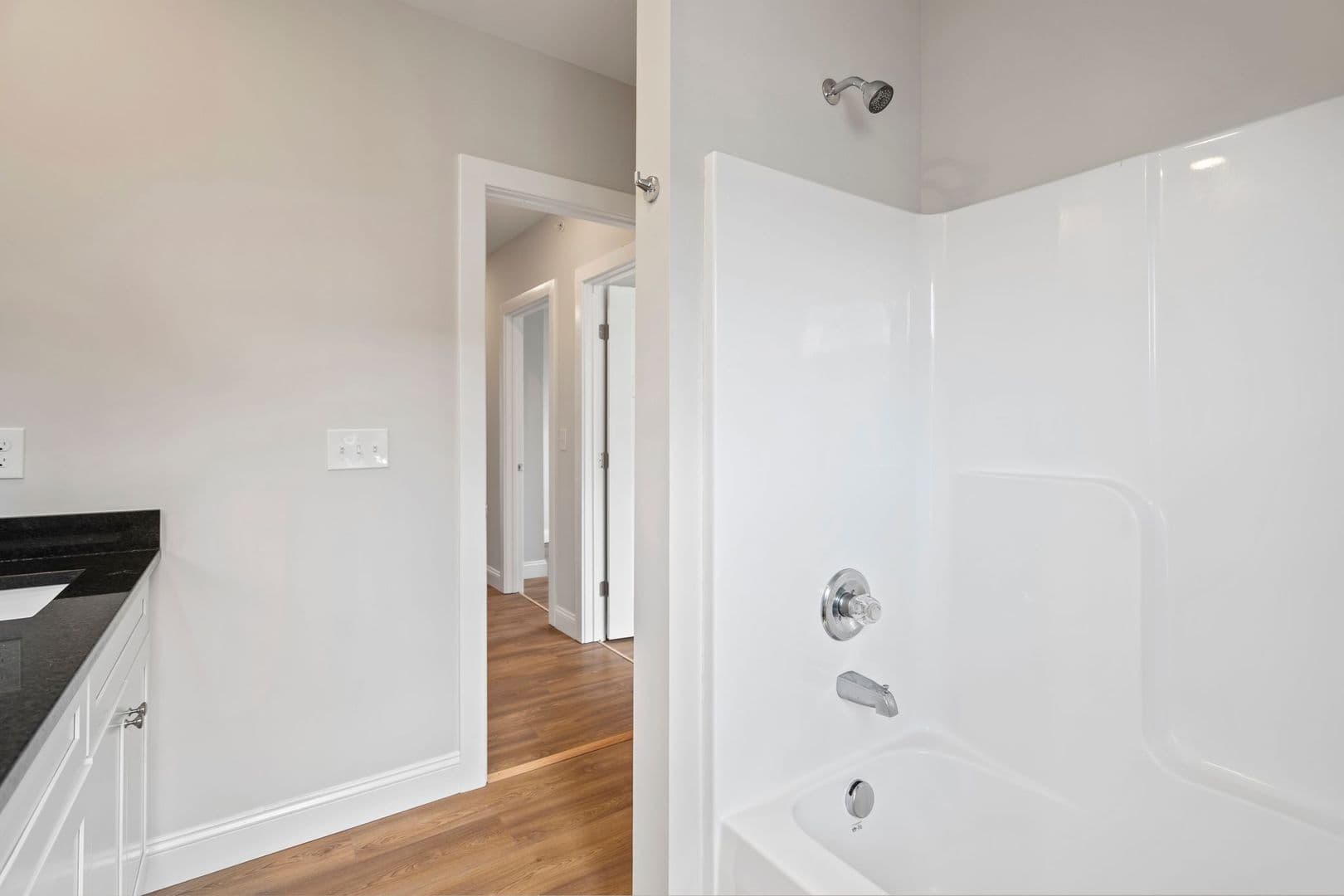 Dover Apartment: 15 Mechanic St