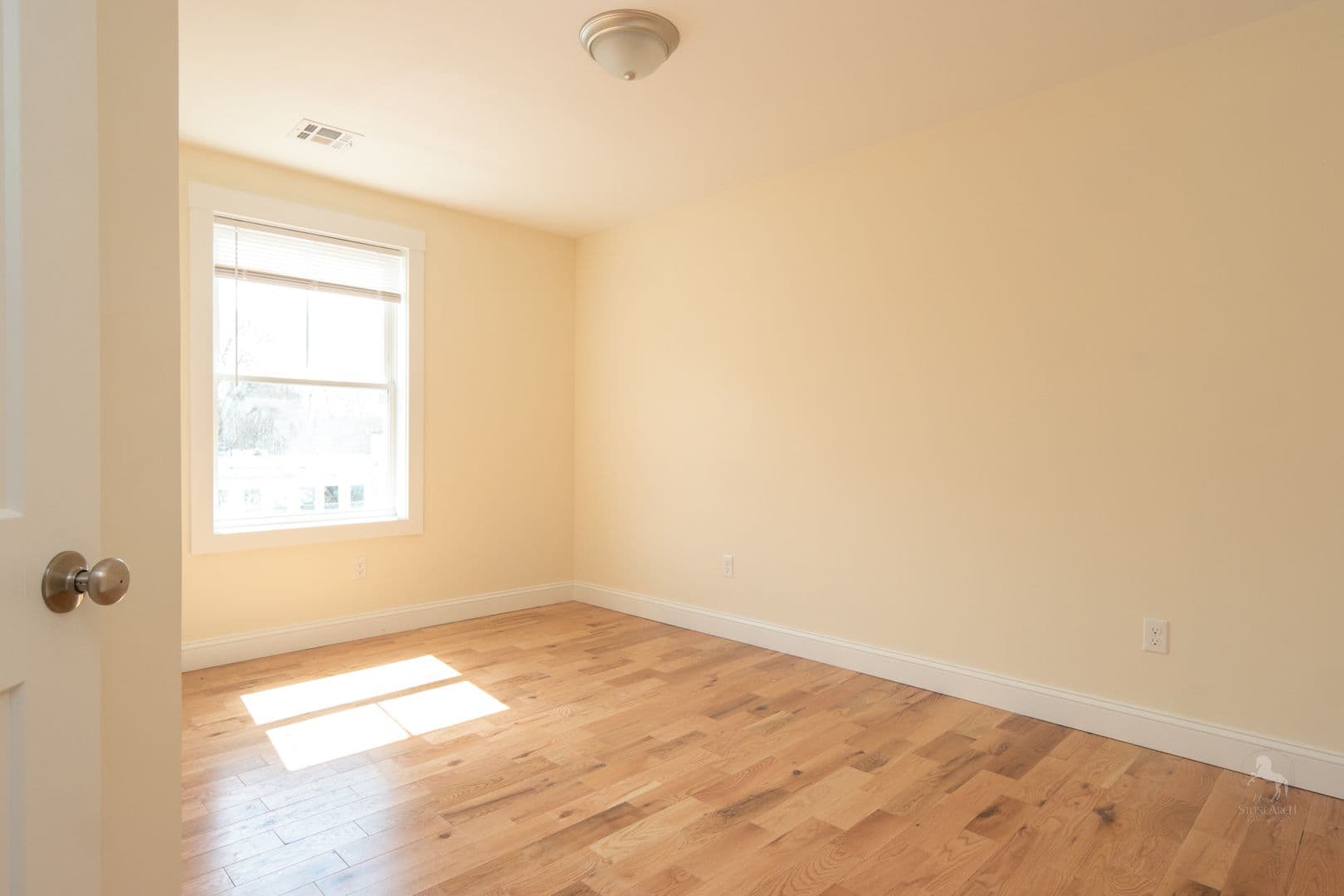 Dover Apartment: 42 Maple St