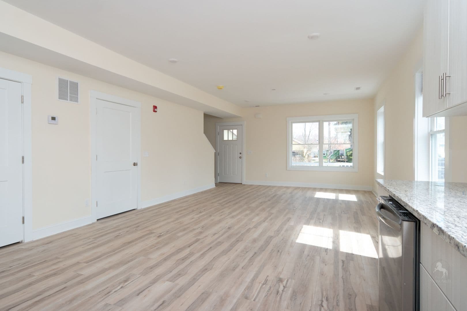 Dover Apartment: 42 Maple St
