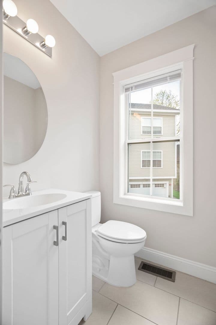 Dover Apartment: 15 Mechanic St