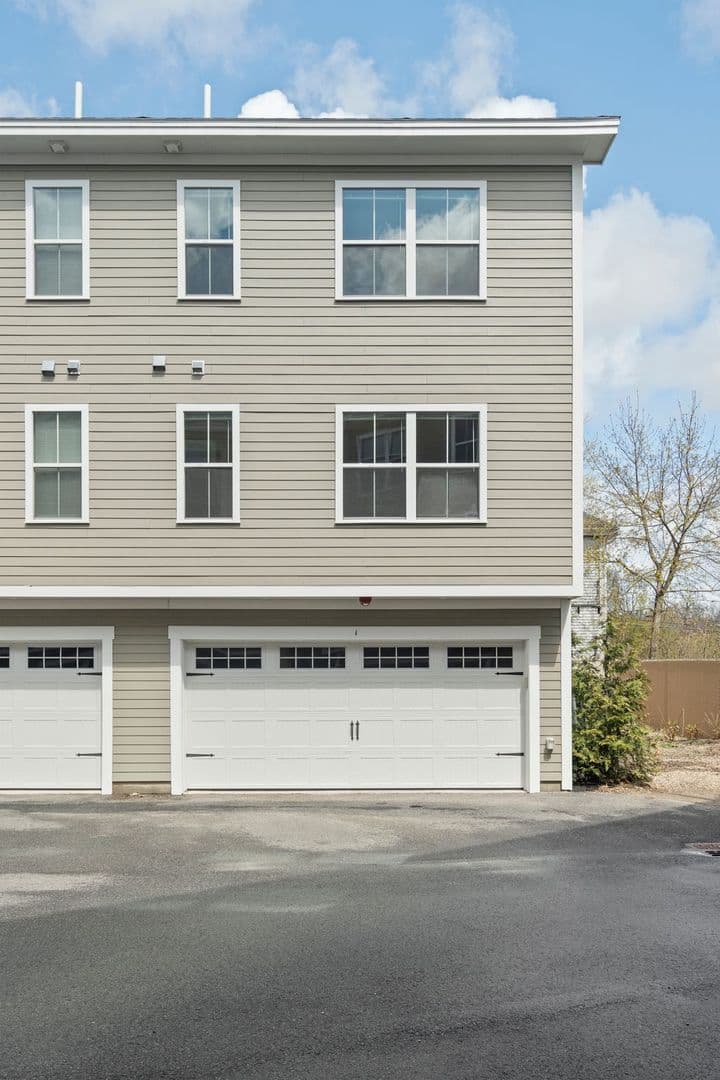 Dover Apartment: 15 Mechanic St