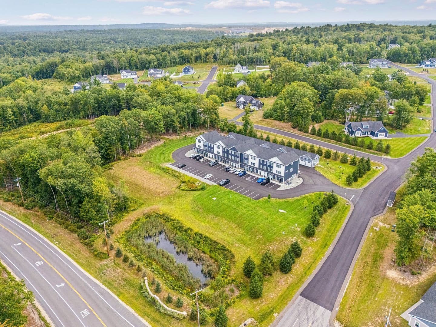 Barrington Townhome: 3 Quill Ln - Unit 208