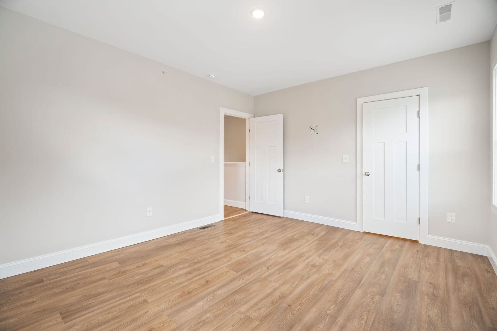 Dover Apartment: 15 Mechanic St