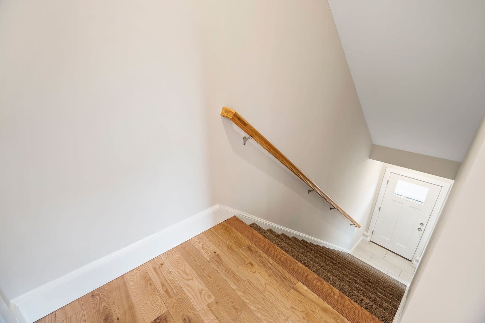Dover Apartment: 15 Mechanic St