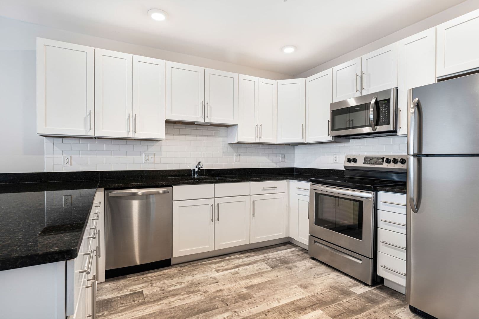 Dover Apartment: 21 Third St