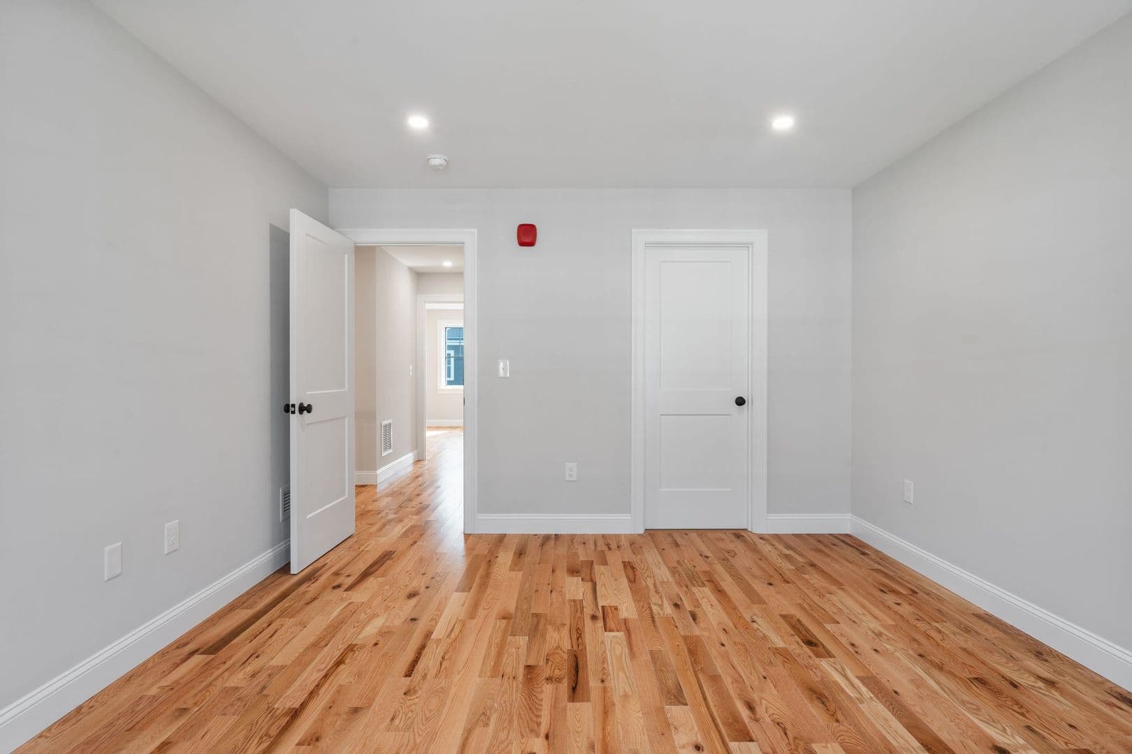 Portsmouth Apartment: 951 Peverly Hill Road