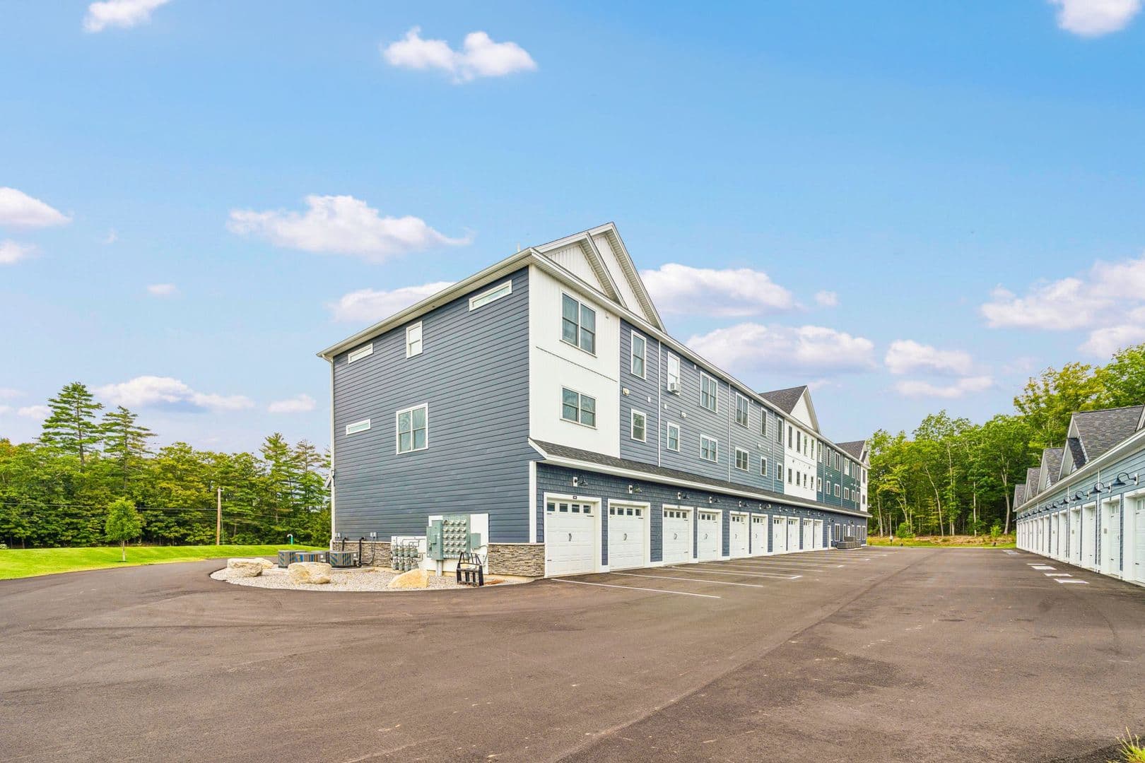 Barrington Townhome: 3 Quill Ln - Unit 208