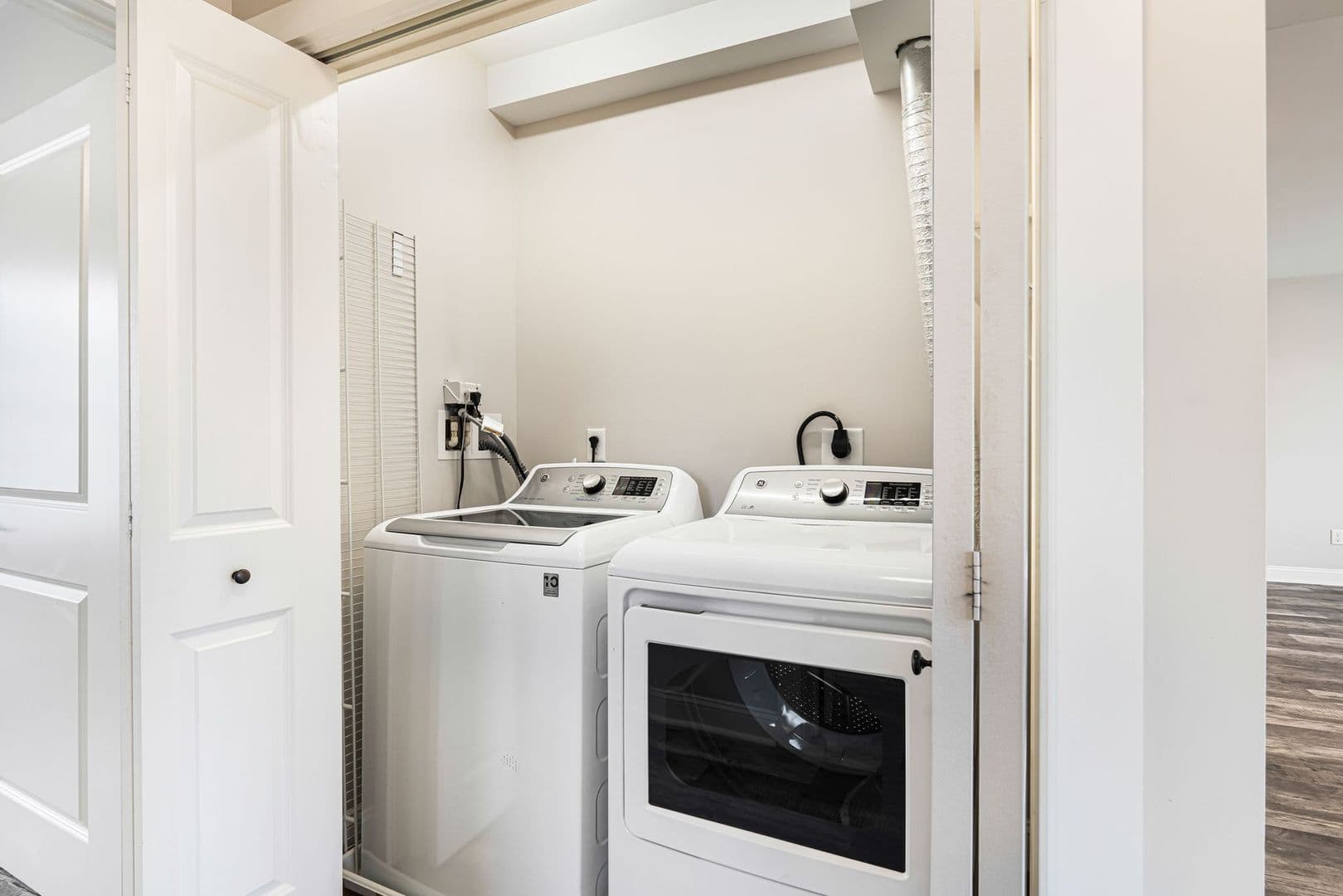Dover Apartment: 21 Third St