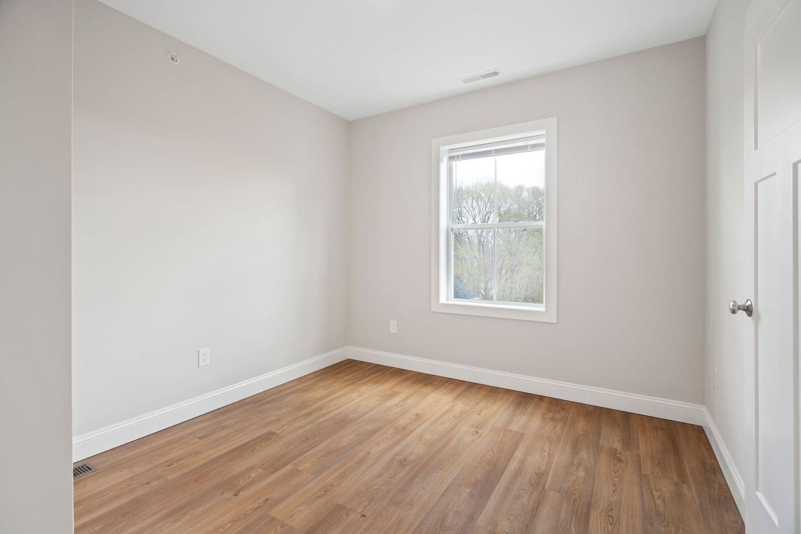 Dover Apartment: 15 Mechanic St