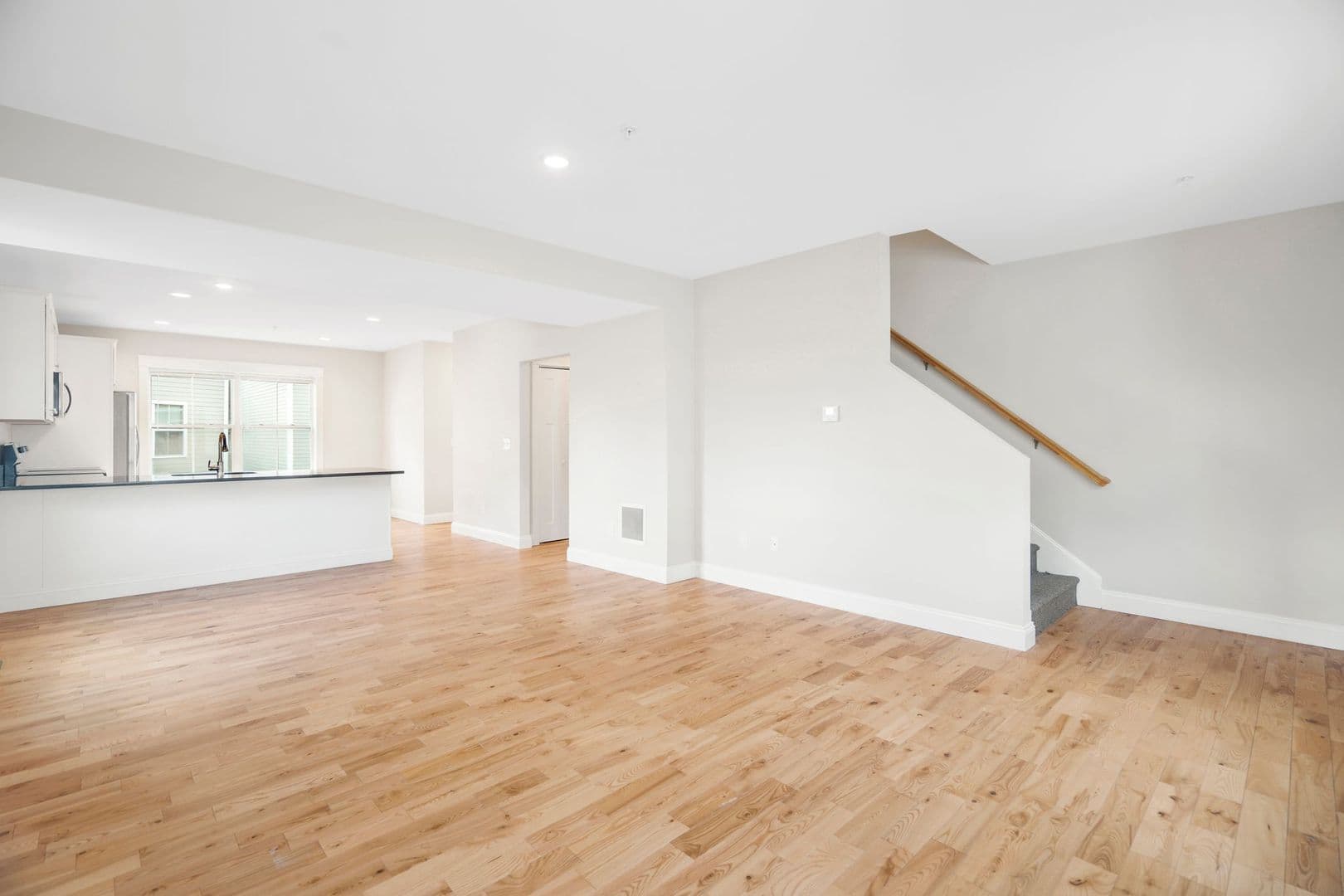 Dover Apartment: 15 Mechanic St