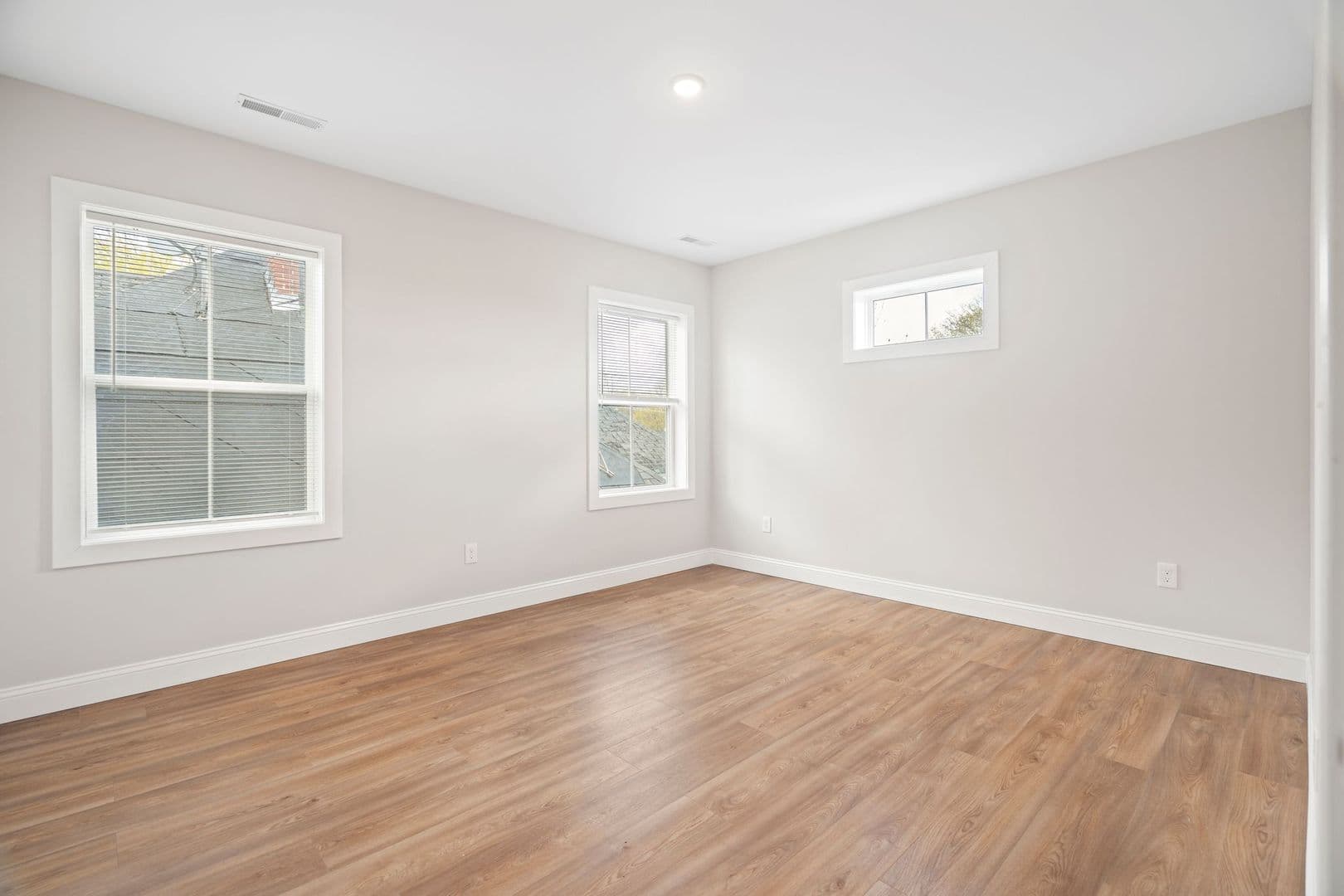 Dover Apartment: 15 Mechanic St