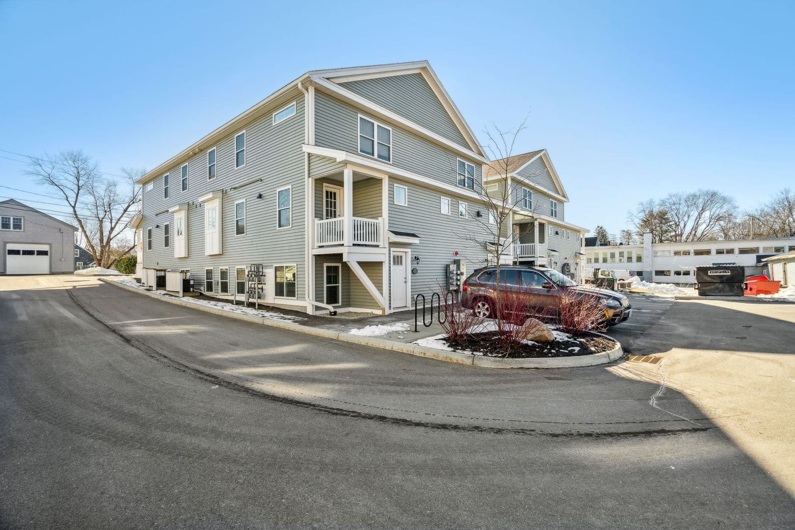 Dover Apartment: 42 Maple St