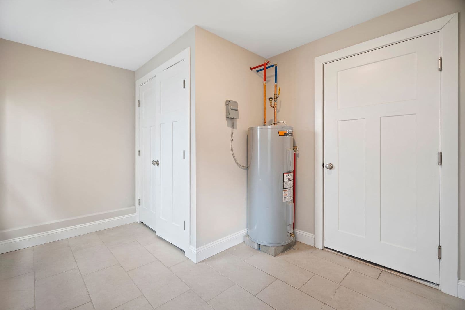 Dover Apartment: 15 Mechanic St