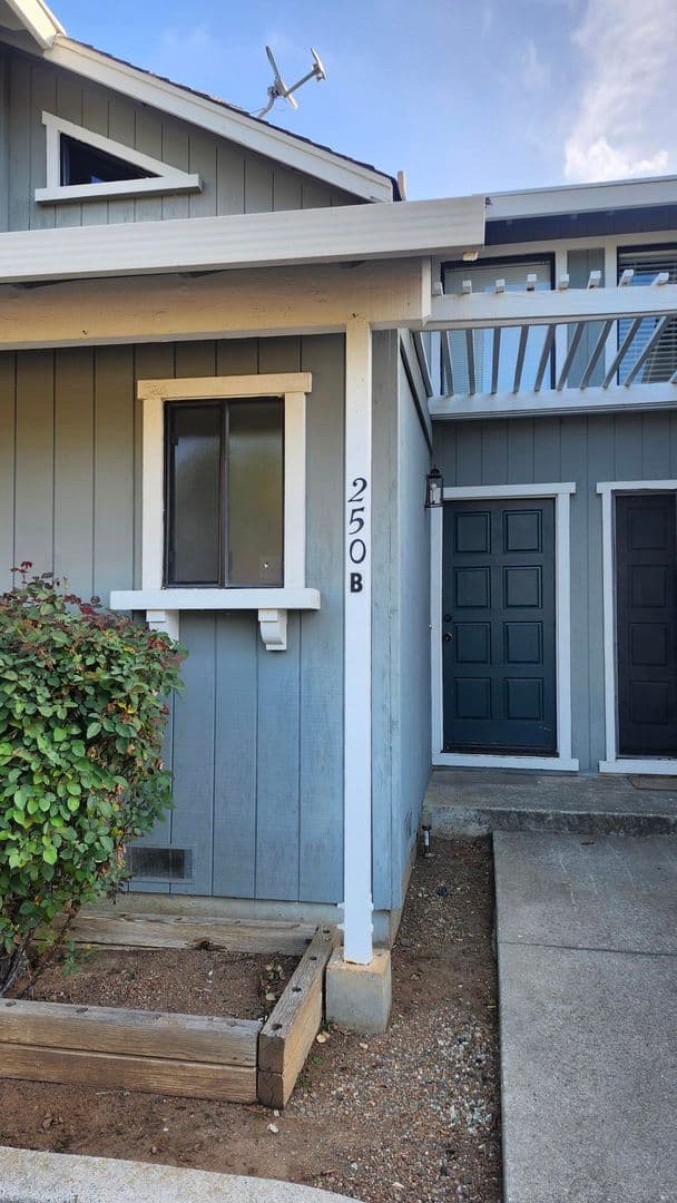 Morgan Hill Apartment: 250 W. Dunne Ave