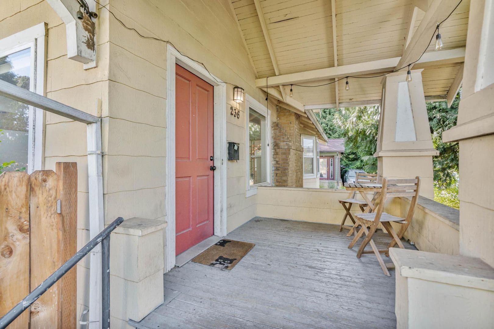 Portland House: 236 NE Lombard St