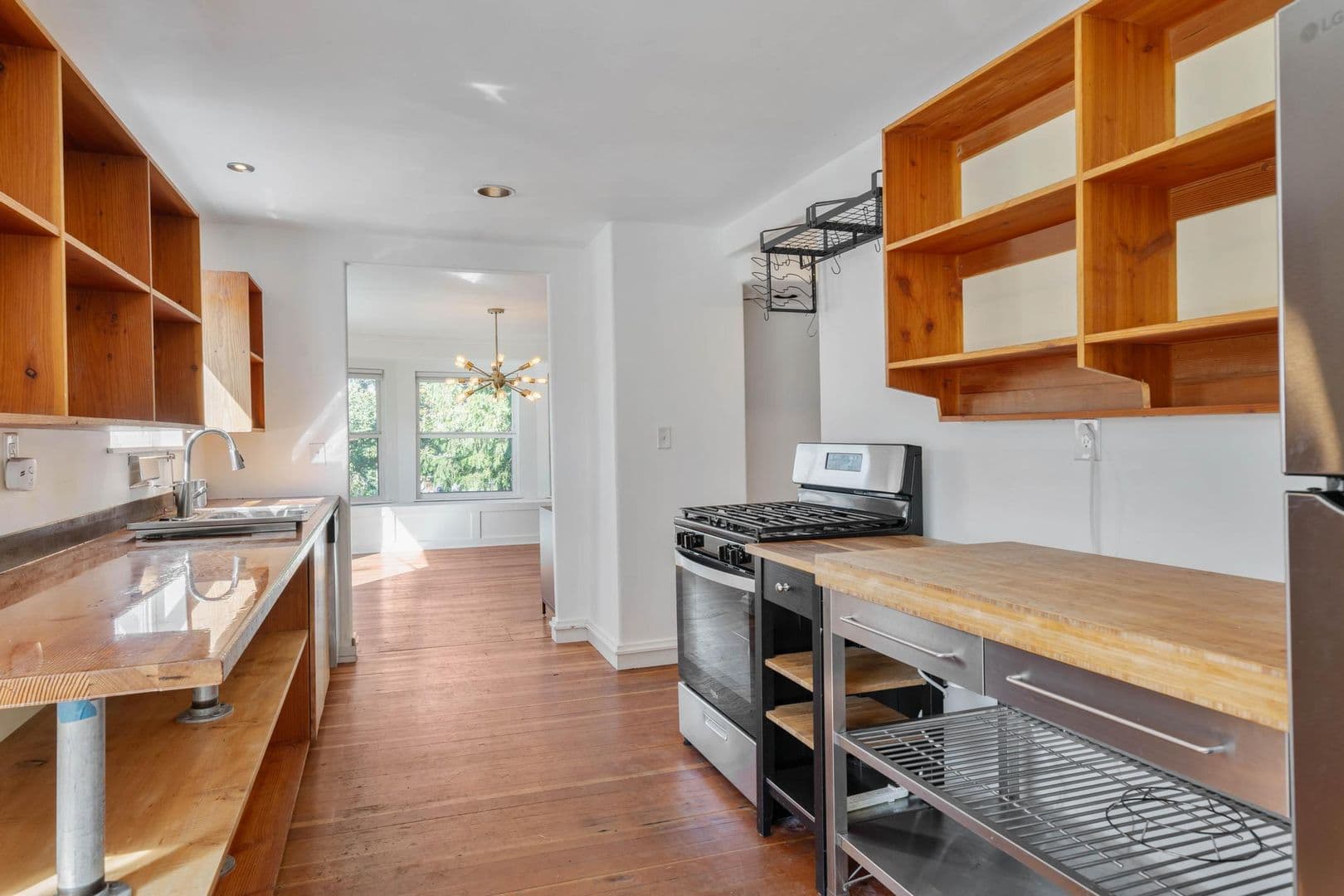 Portland House: 236 NE Lombard St
