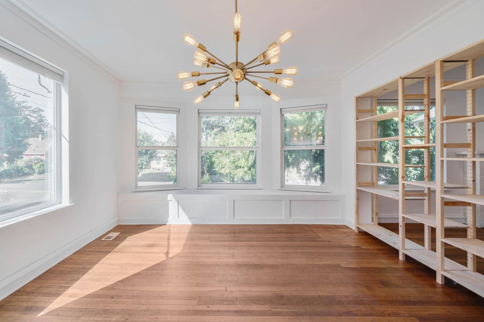 Portland House: 236 NE Lombard St