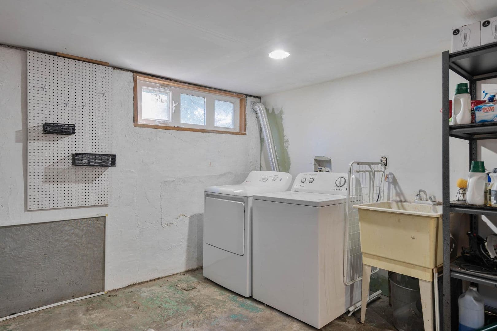 Portland House: 236 NE Lombard St