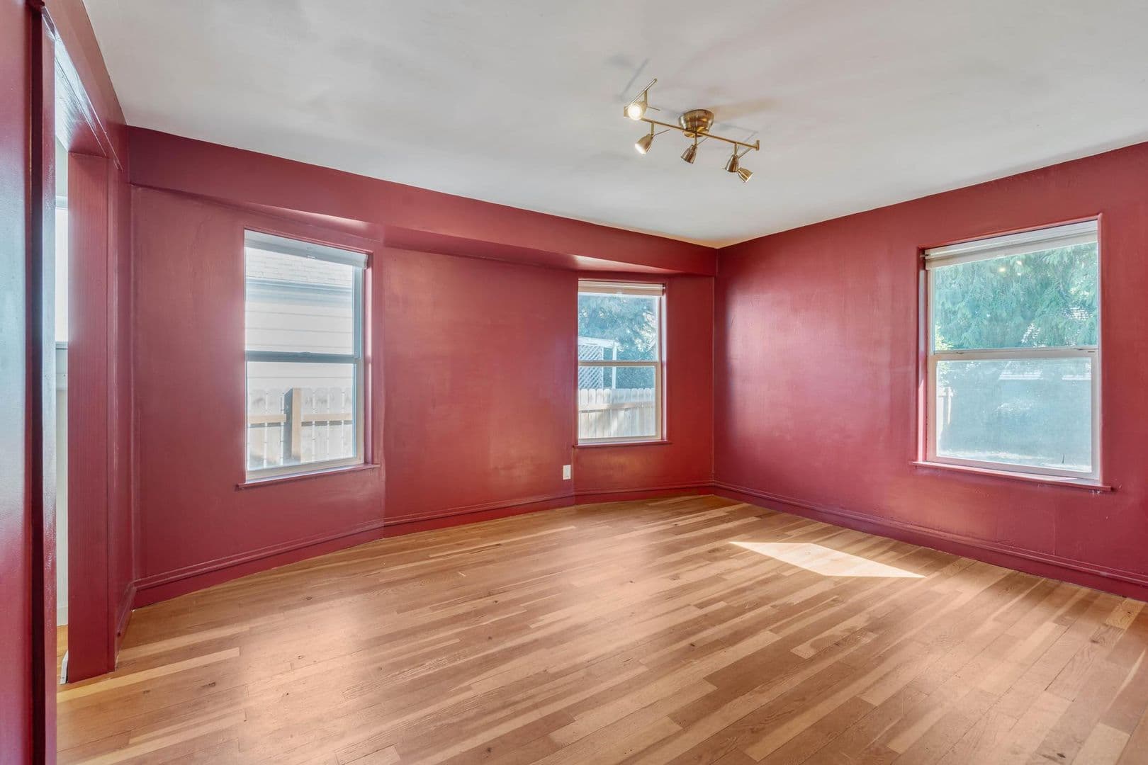 Portland House: 236 NE Lombard St