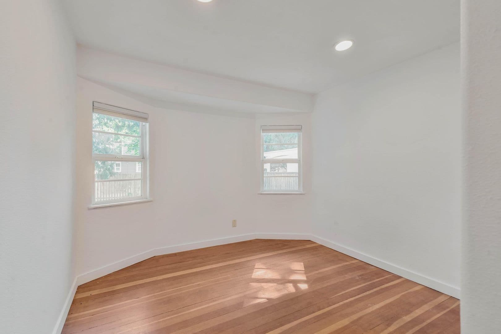 Portland House: 236 NE Lombard St