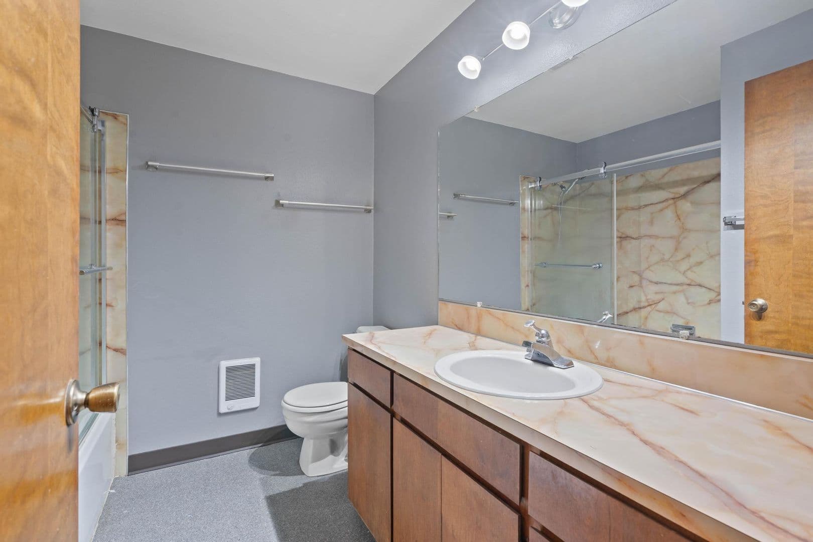 Milwaukie Apartment: 19300 SE River Rd - 19308