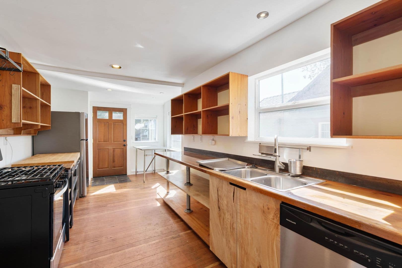 Portland House: 236 NE Lombard St