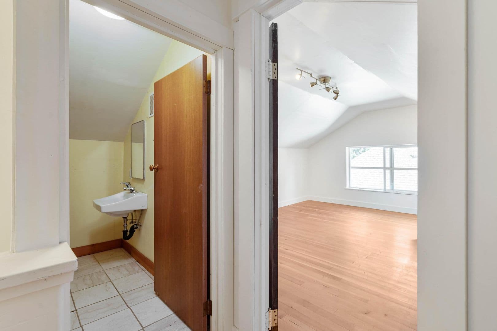 Portland House: 236 NE Lombard St