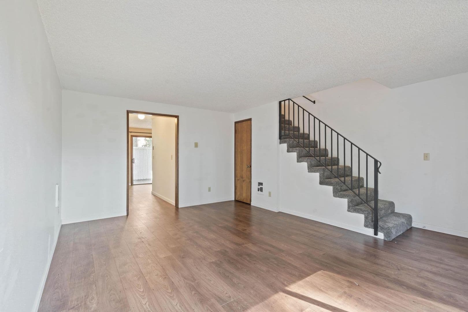 Milwaukie Apartment: 19300 SE River Rd - 19308