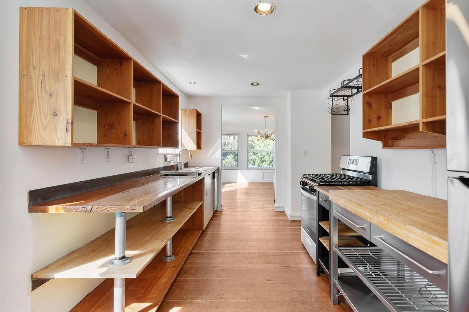 Portland House: 236 NE Lombard St