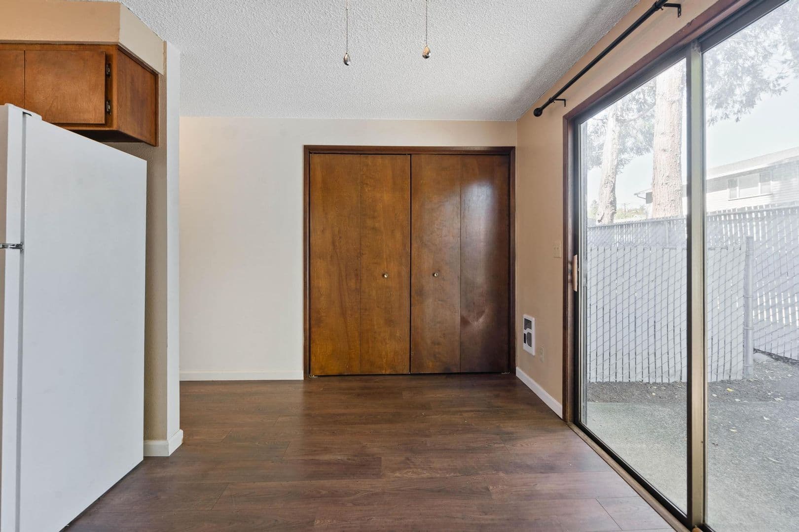 Milwaukie Apartment: 19300 SE River Rd - 19308