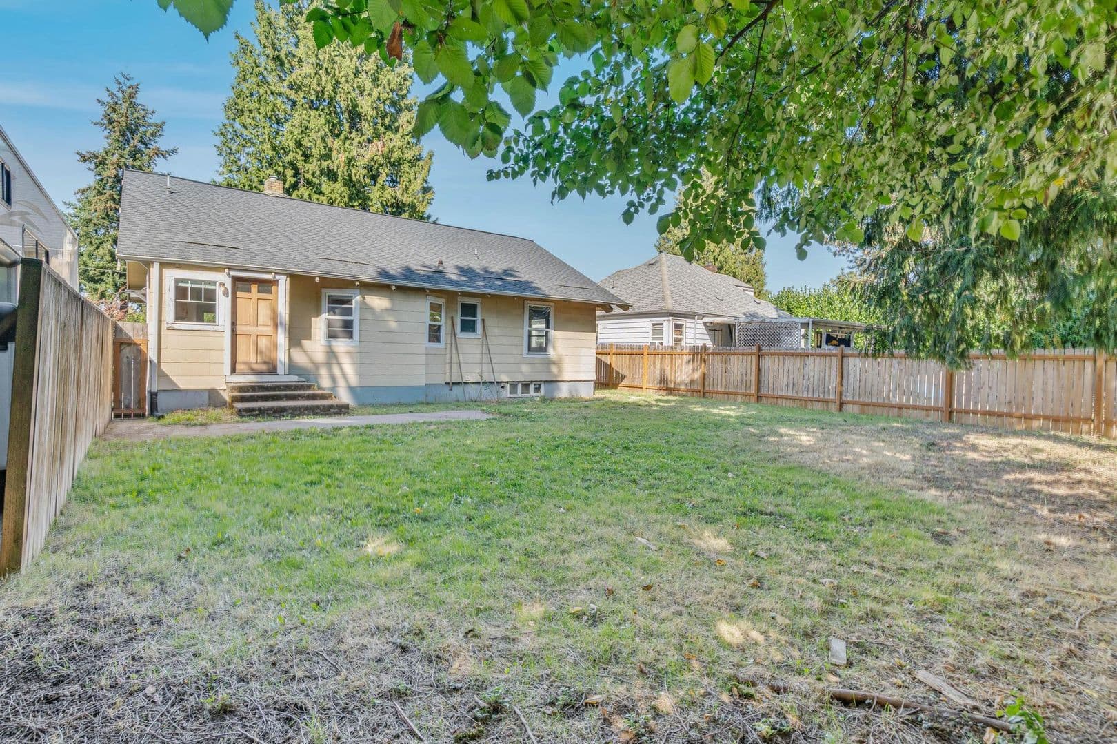 Portland House: 236 NE Lombard St