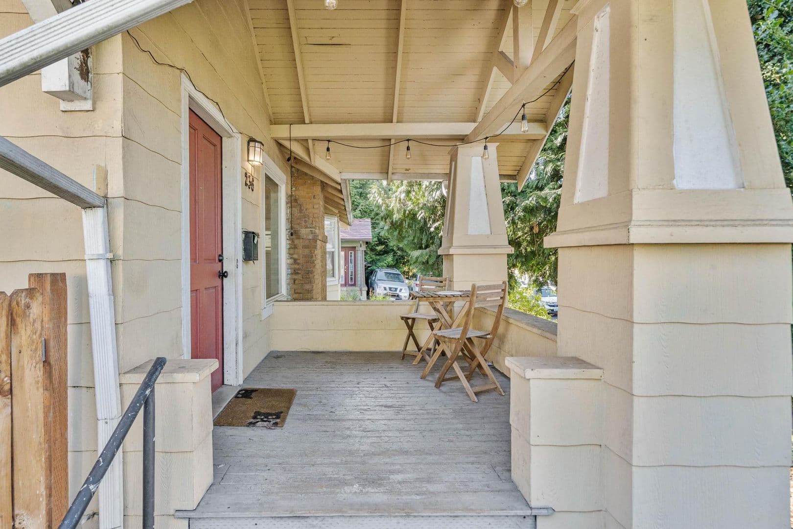 Portland House: 236 NE Lombard St