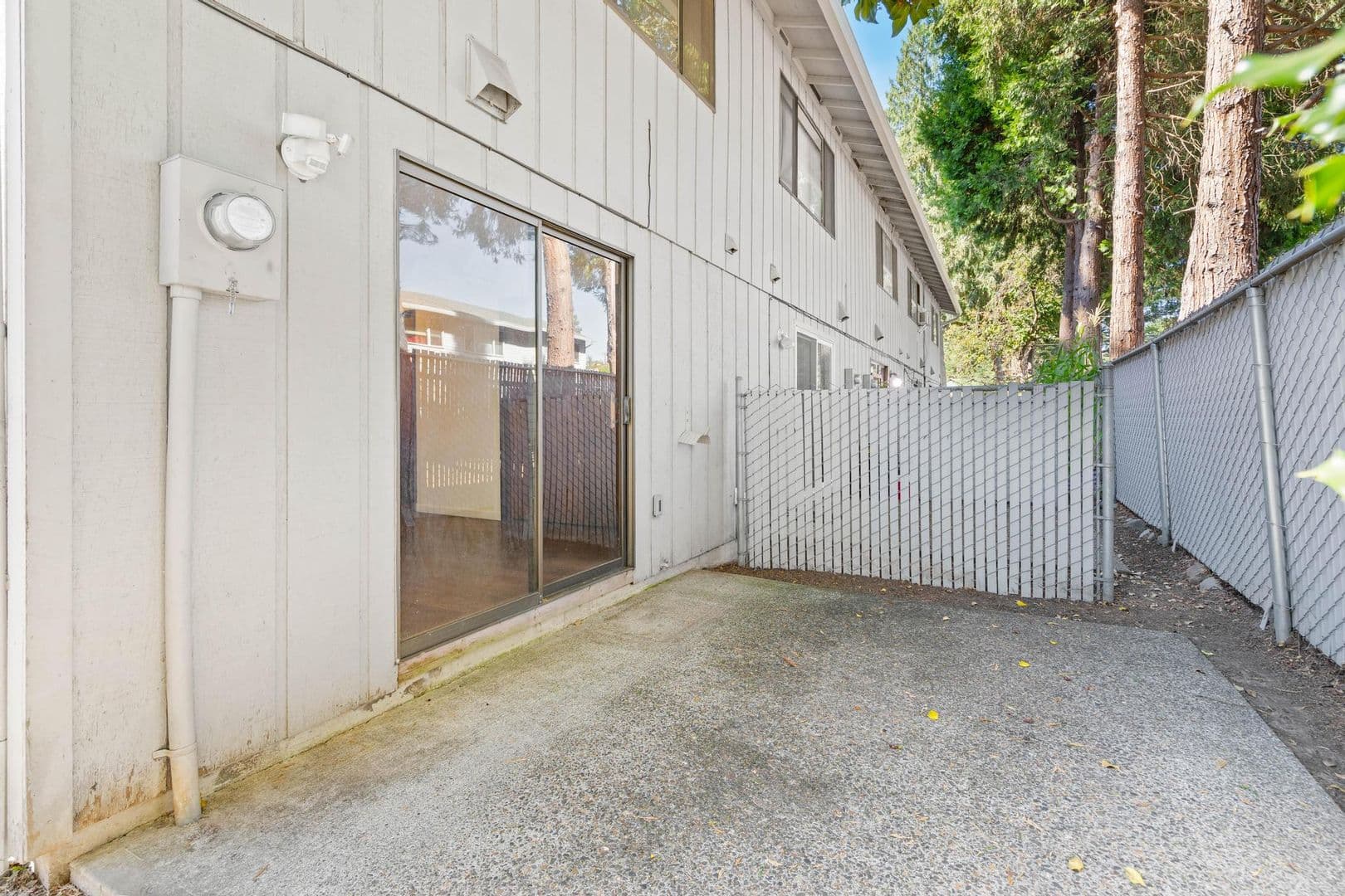 Milwaukie Apartment: 19300 SE River Rd - 19308