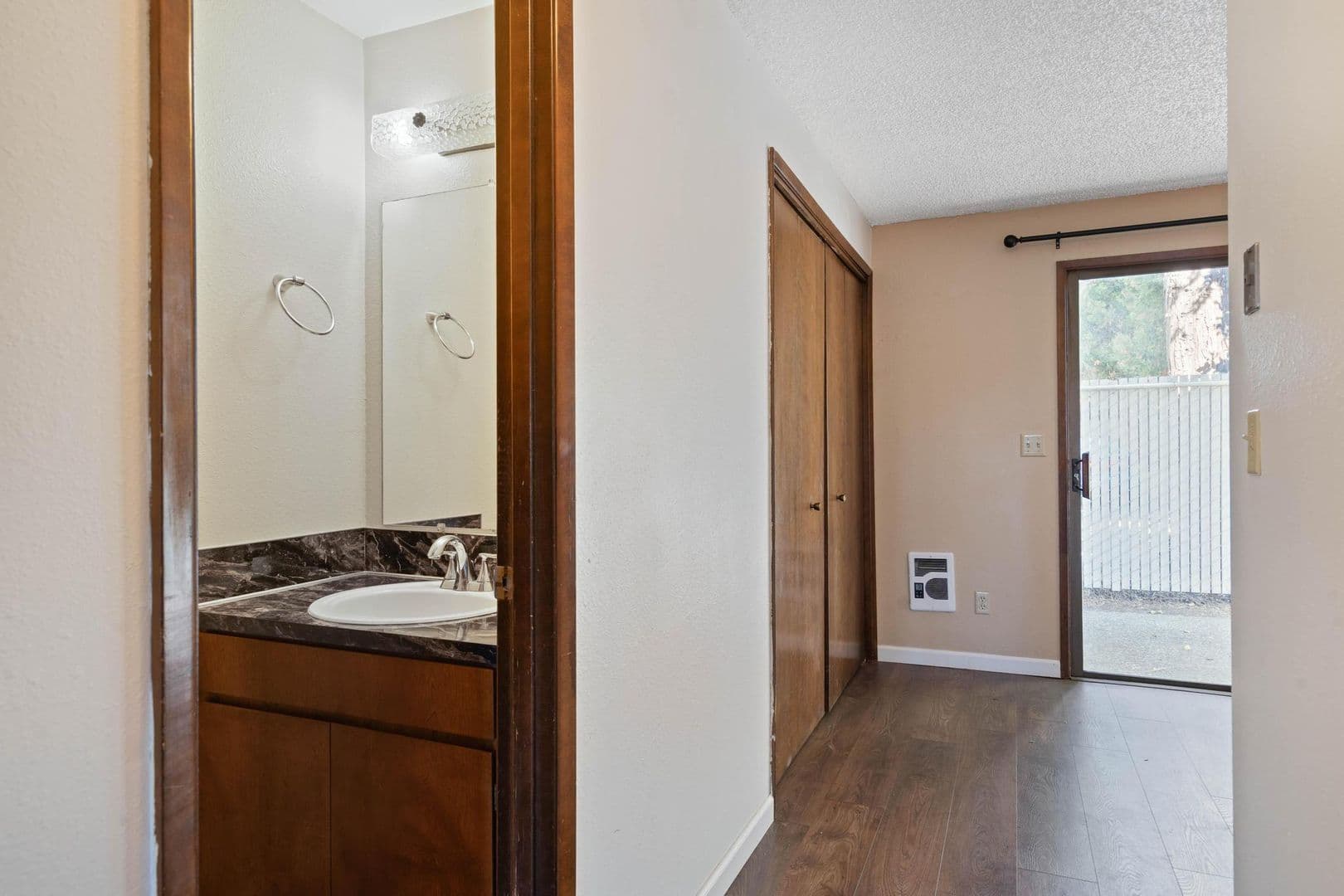 Milwaukie Apartment: 19300 SE River Rd - 19308