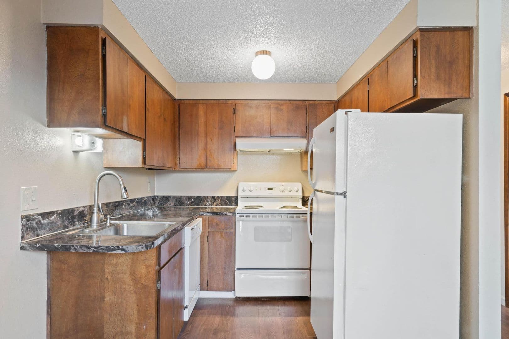 Milwaukie Apartment: 19300 SE River Rd - 19308