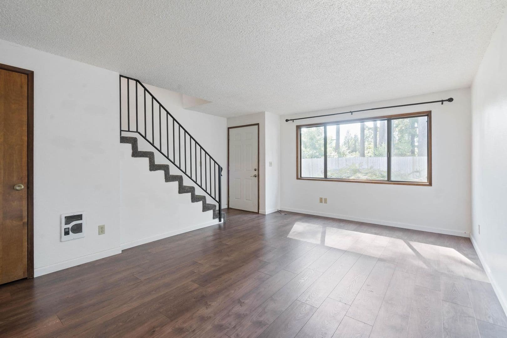 Milwaukie Apartment: 19300 SE River Rd - 19308