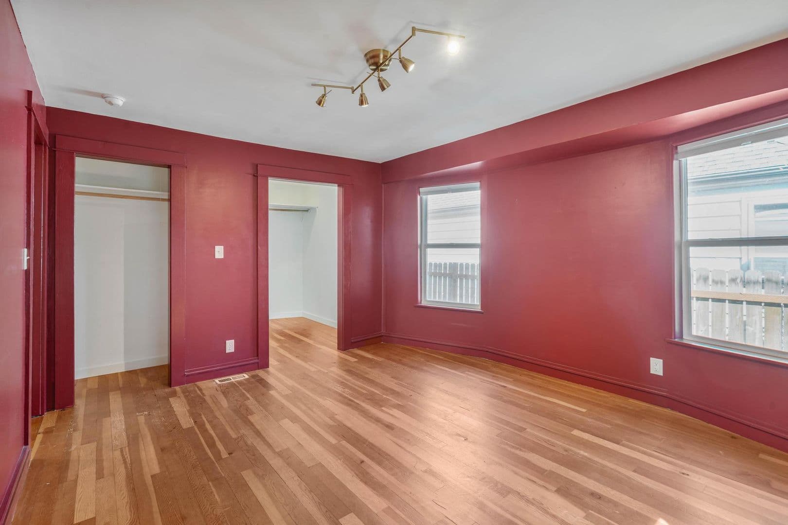 Portland House: 236 NE Lombard St