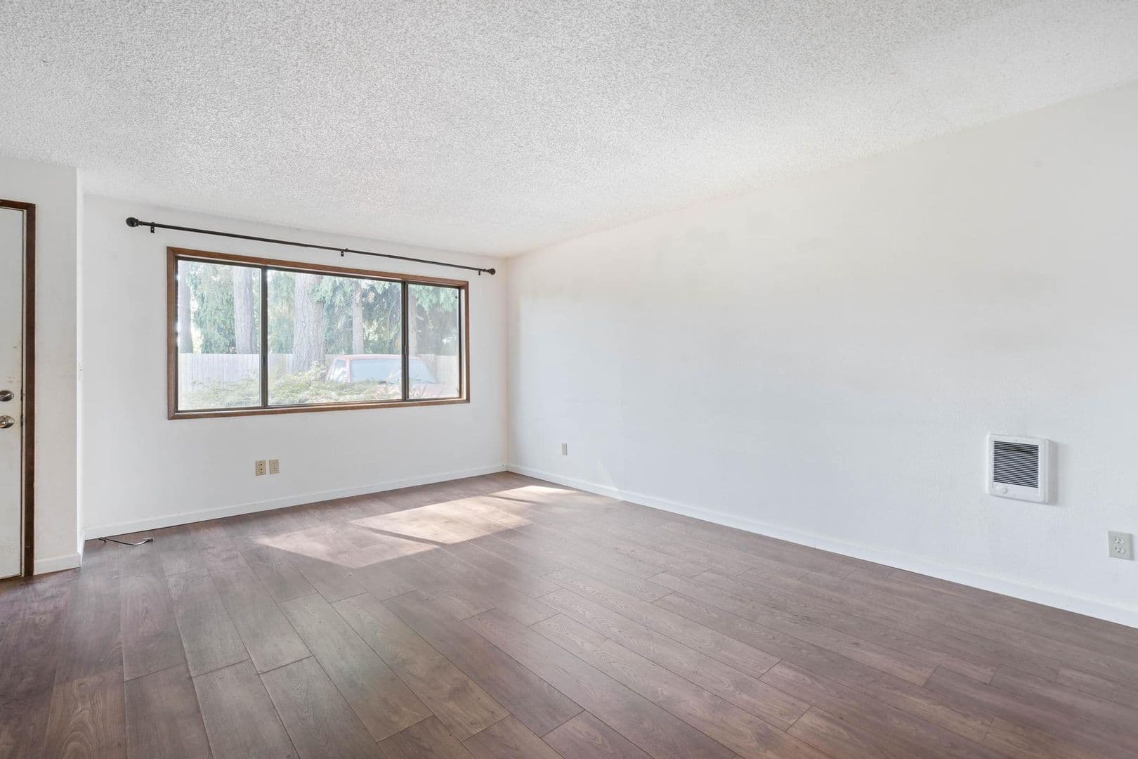 Milwaukie Apartment: 19300 SE River Rd - 19308