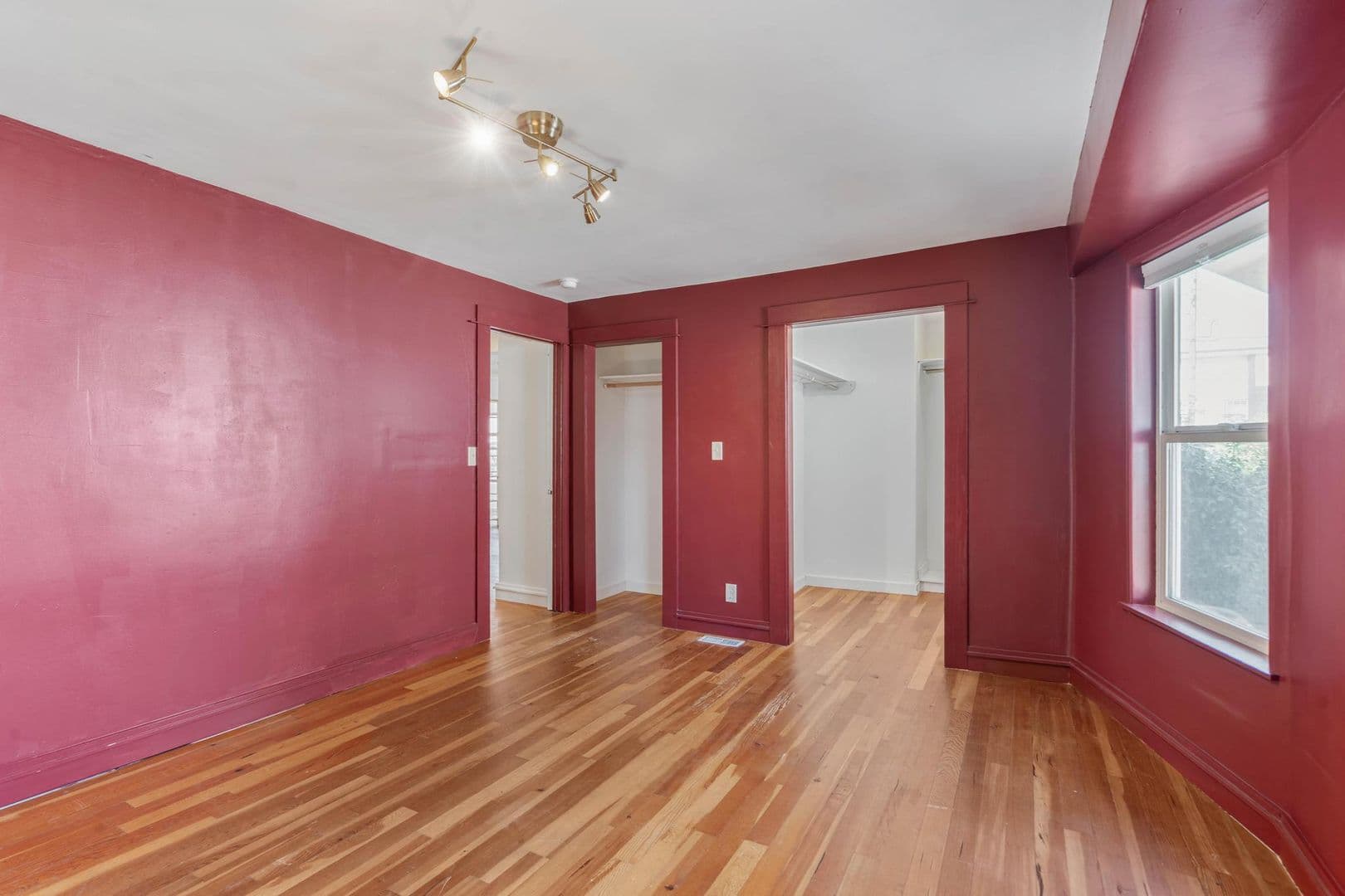 Portland House: 236 NE Lombard St
