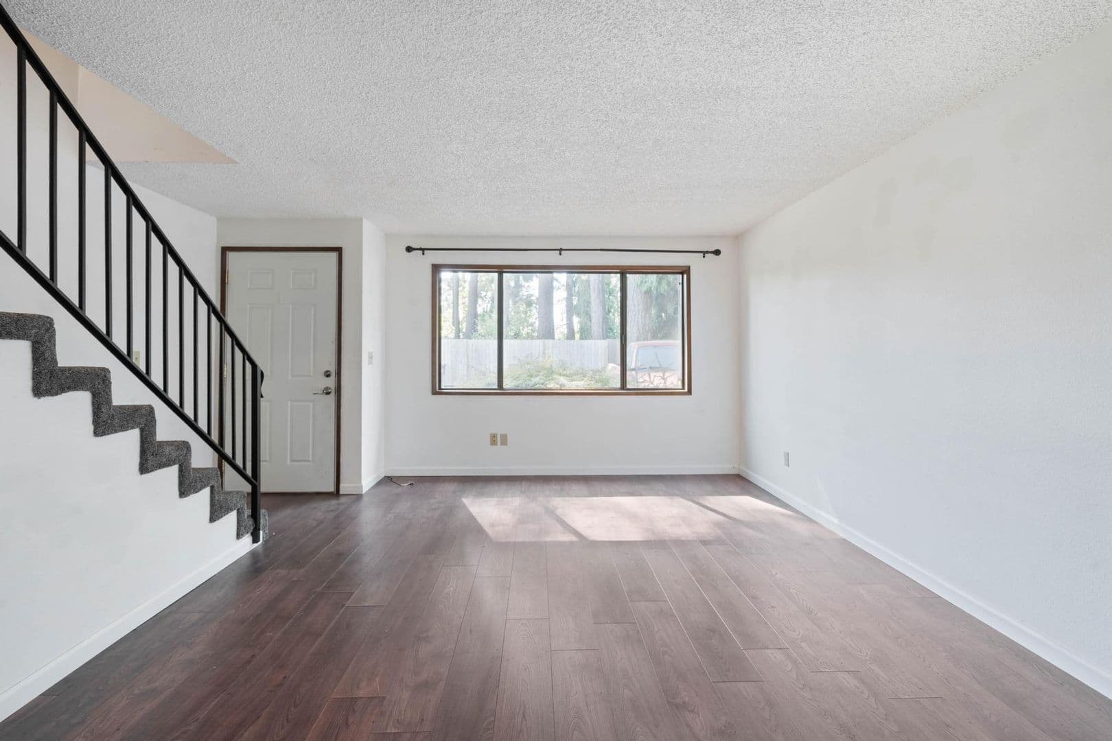 Milwaukie Apartment: 19300 SE River Rd - 19308