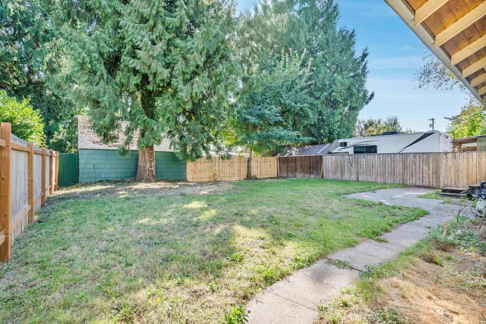 Portland House: 236 NE Lombard St