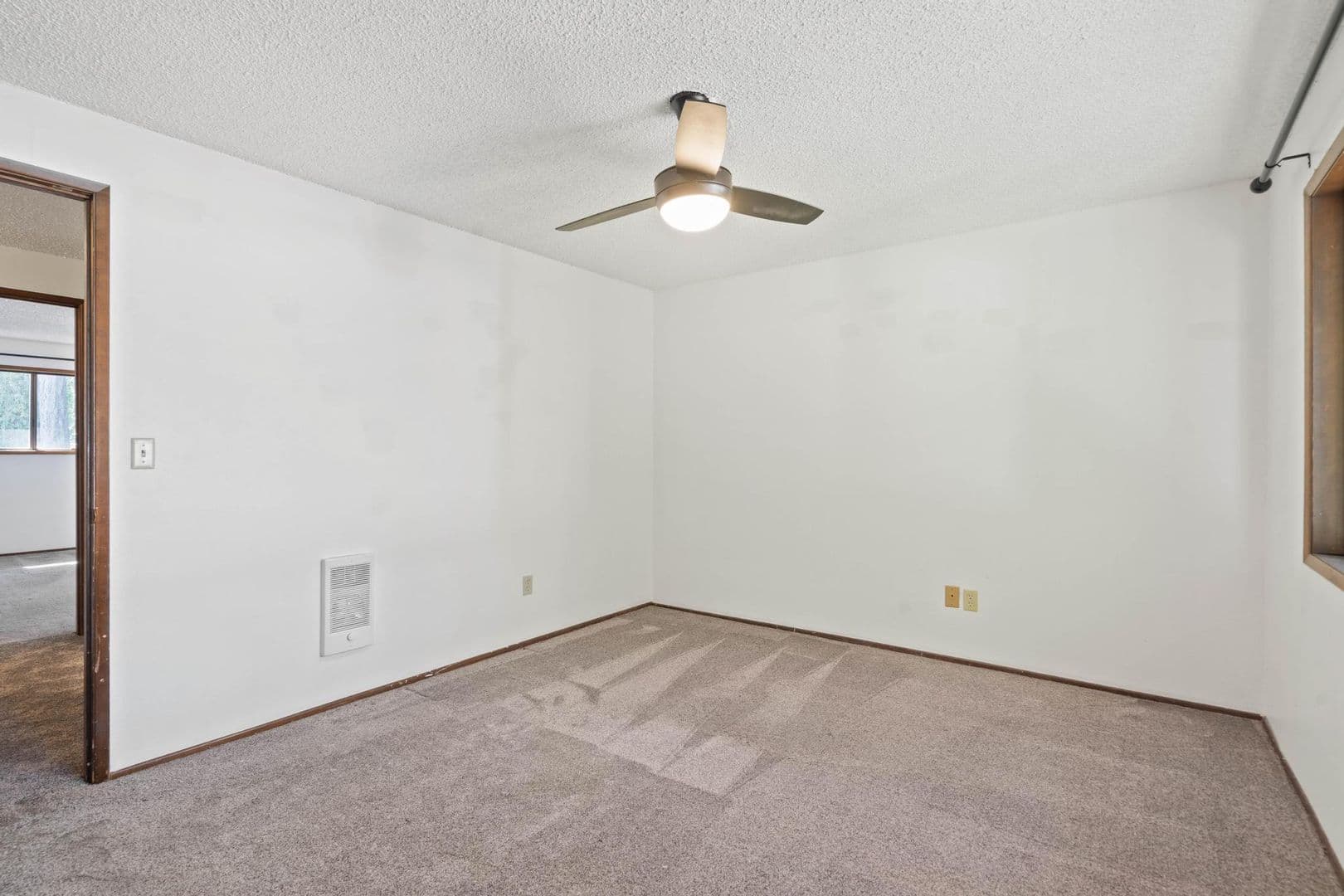 Milwaukie Apartment: 19300 SE River Rd - 19308