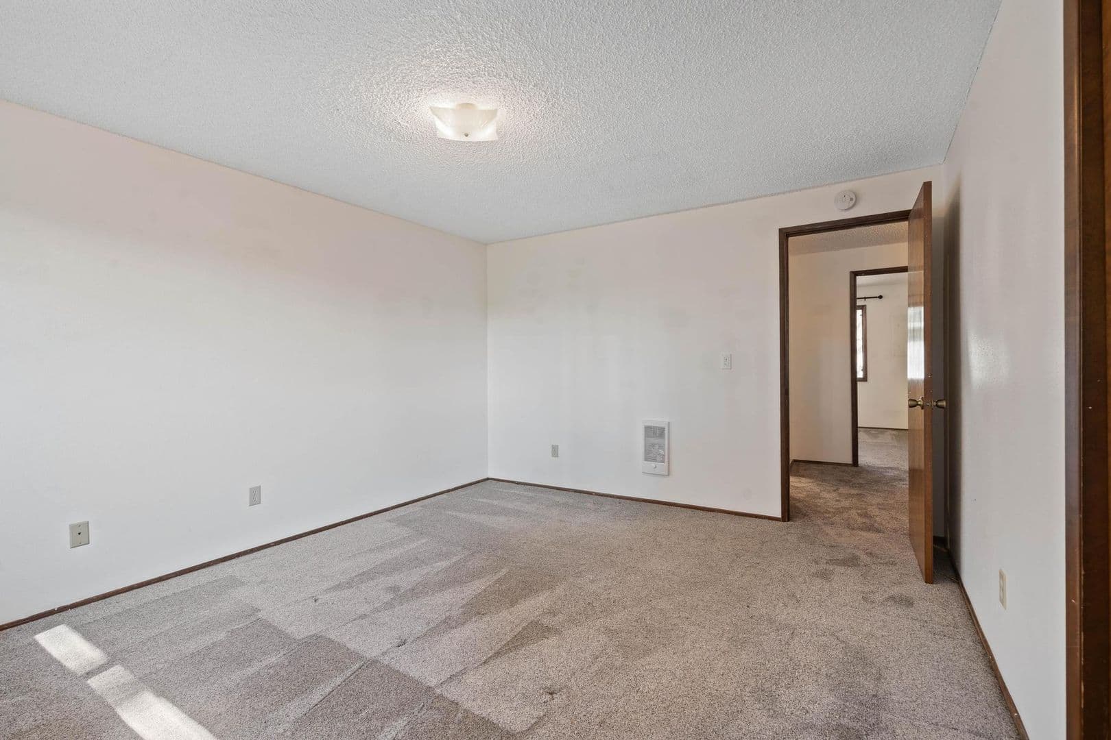 Milwaukie Apartment: 19300 SE River Rd - 19308