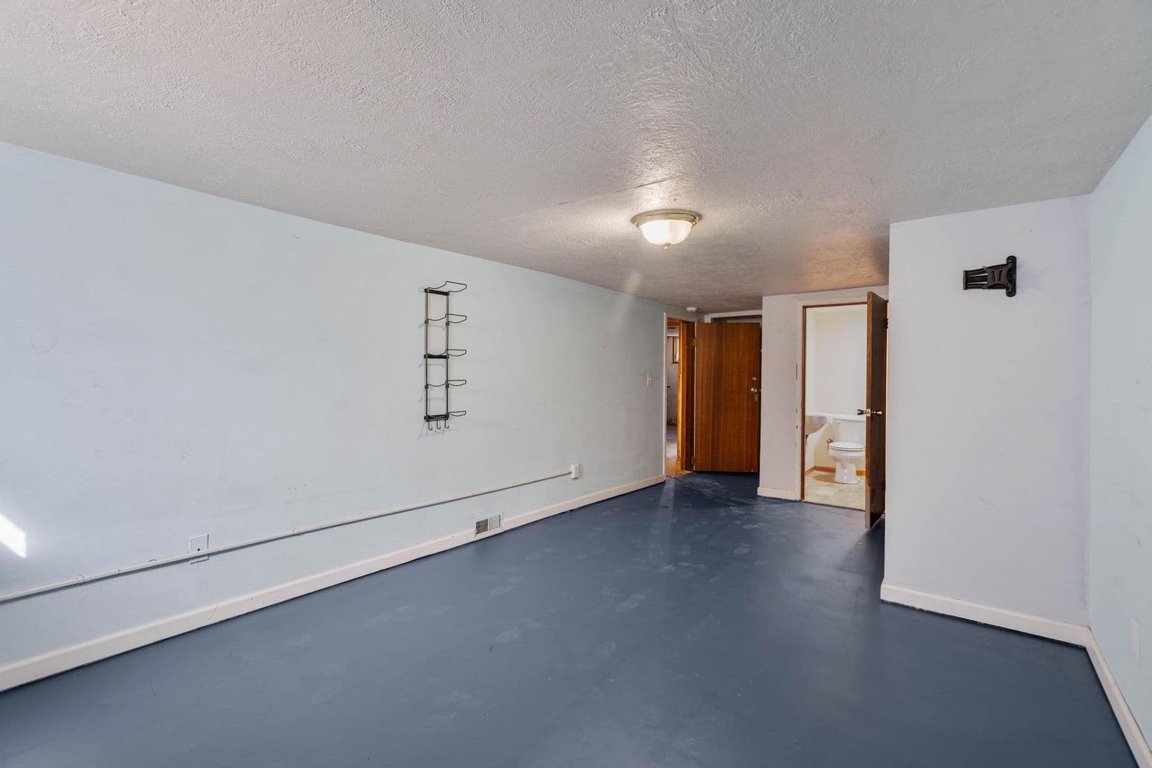 Portland House: 236 NE Lombard St