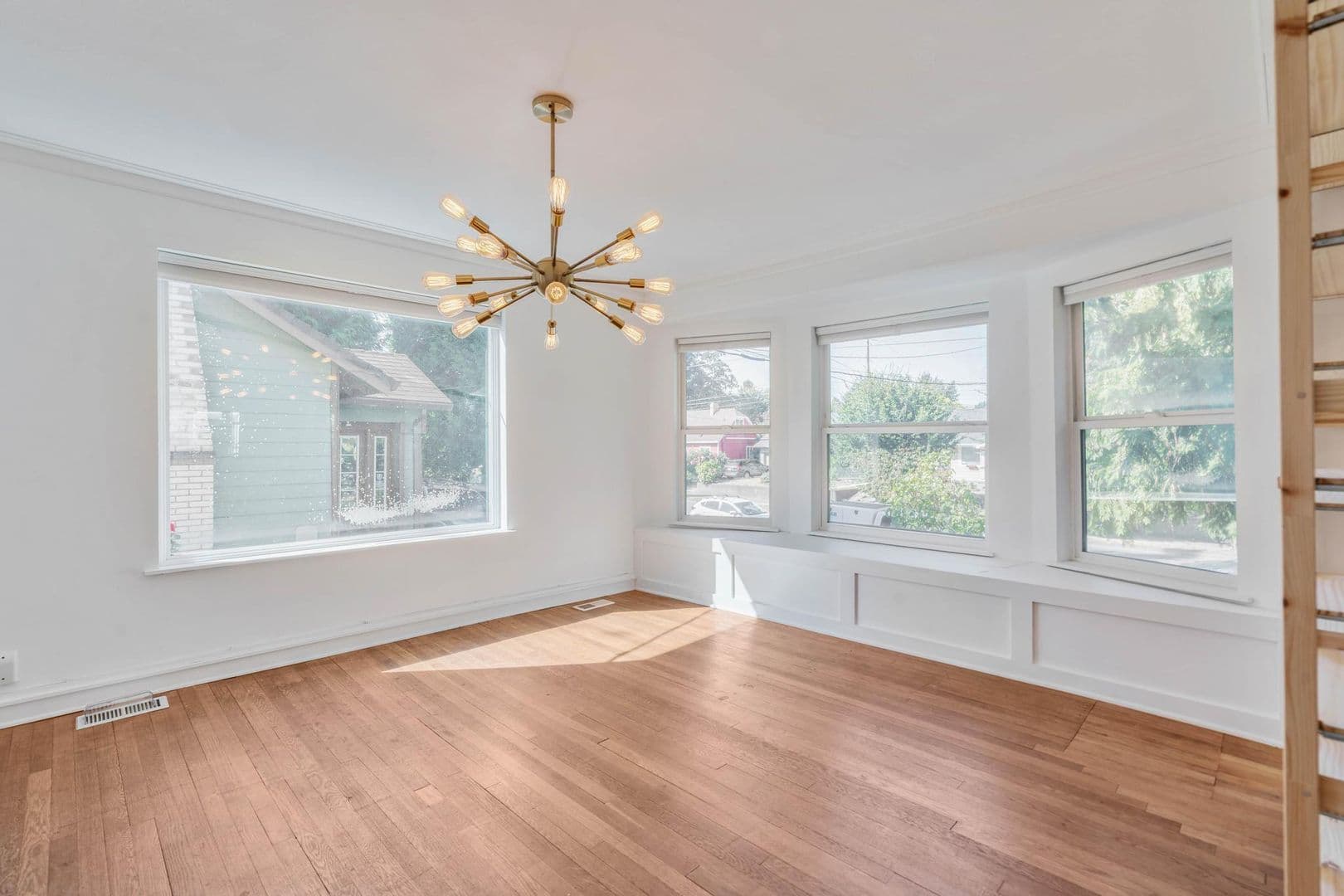 Portland House: 236 NE Lombard St