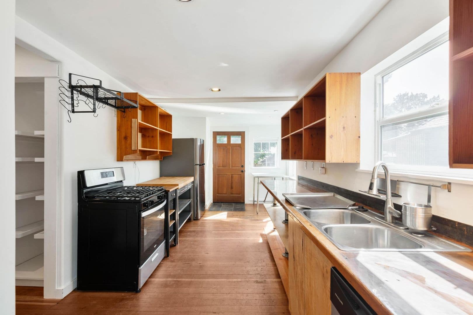 Portland House: 236 NE Lombard St