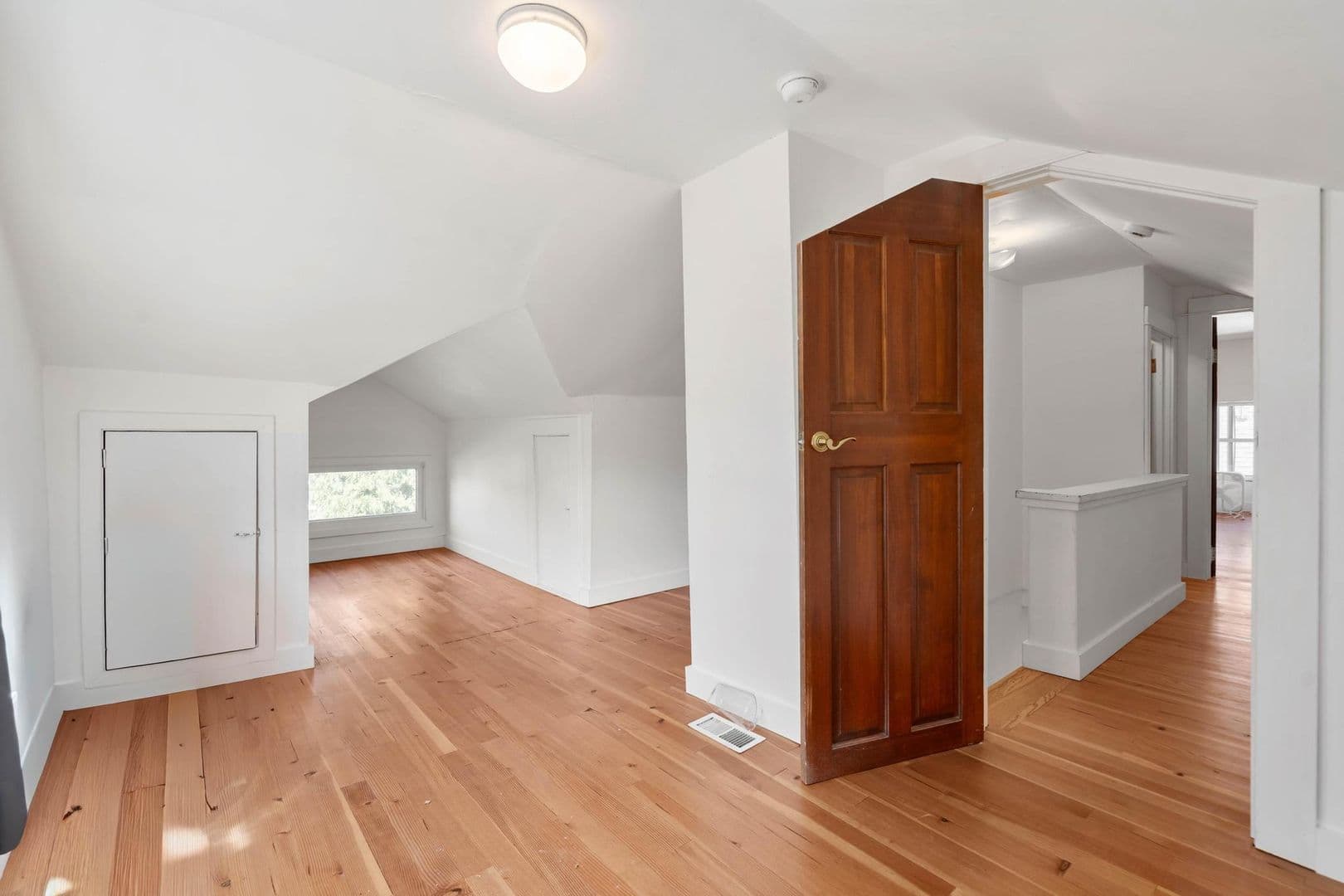 Portland House: 236 NE Lombard St